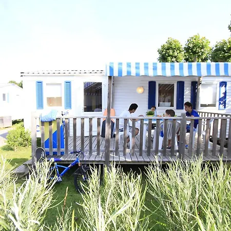 Κάμπινγκ Camping Sunissim Les Flots Bleus By Locatour 4*