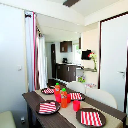 Κάμπινγκ Camping Sunissim Les Flots Bleus By Locatour Λα Ροσέλ